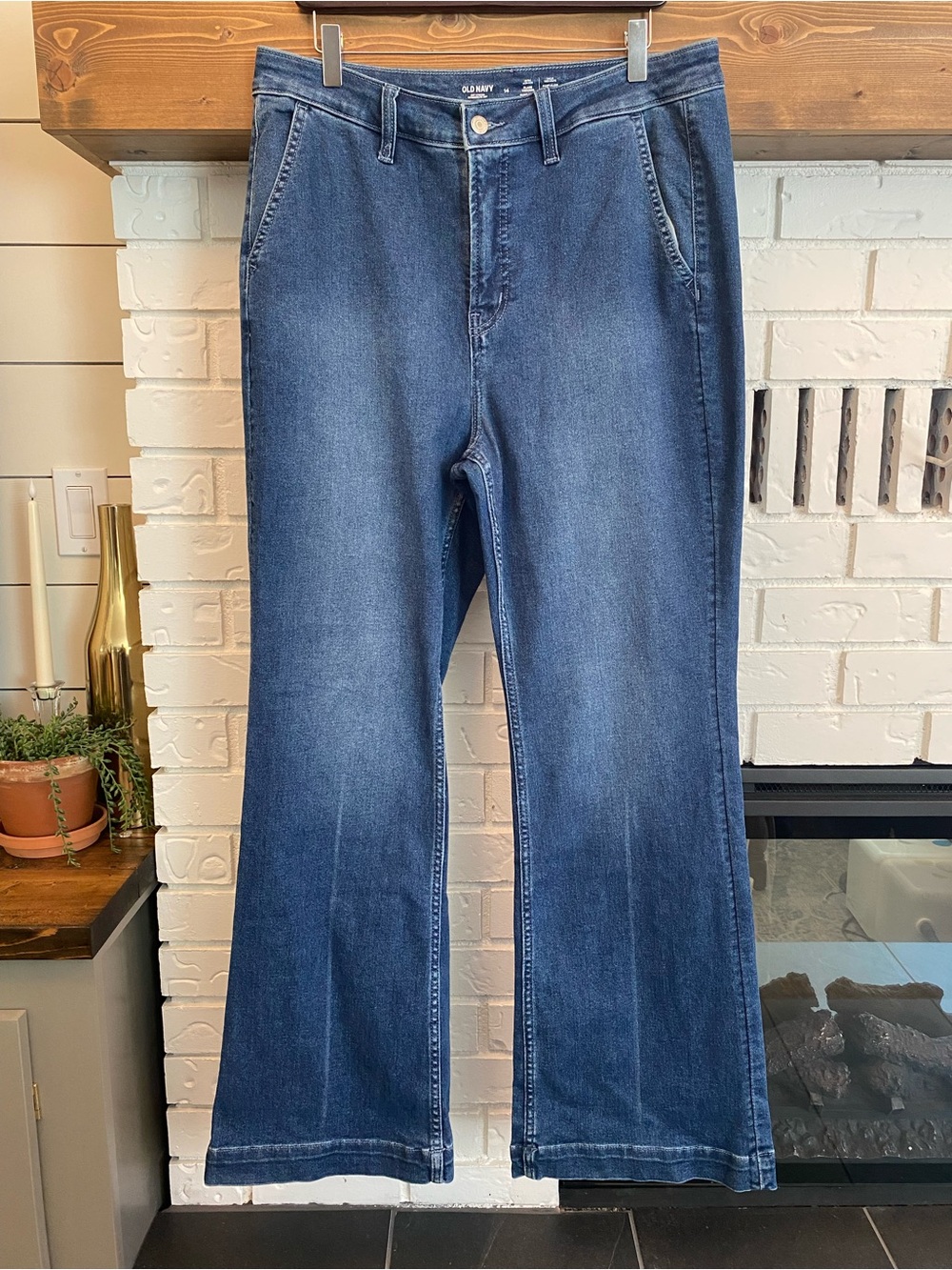 Old Navy Extra High Rise Flare Jeans Women’s Size 14 Medium Wash Stretch Denim